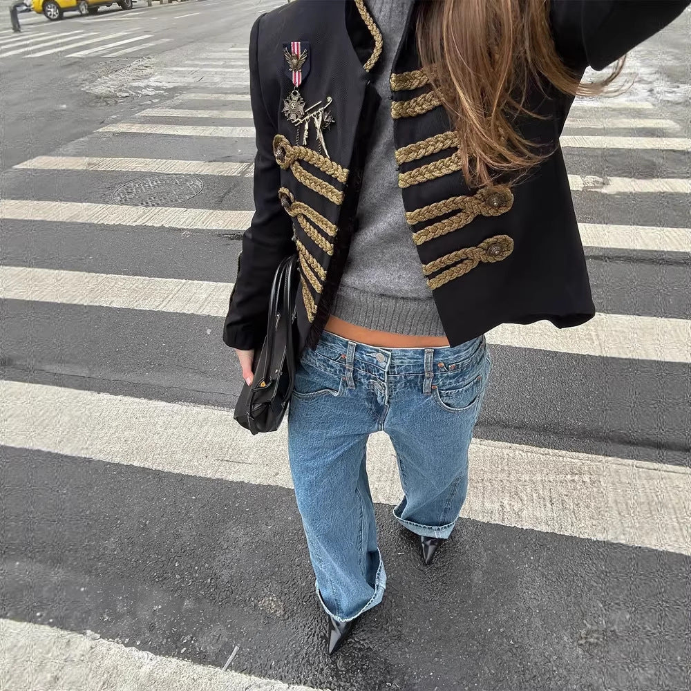 Damen Kurze Militärinspirierte Paradejacke mit goldener Kordelverzierung Drune