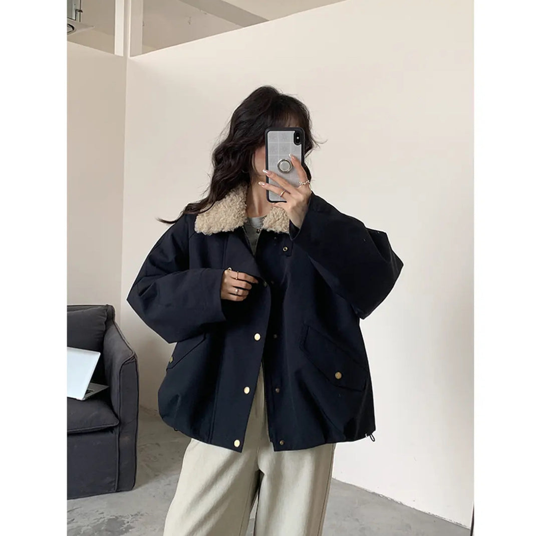 Damen Oversize-Kurzjacke mit Teddykragen und Pattentaschen Drune