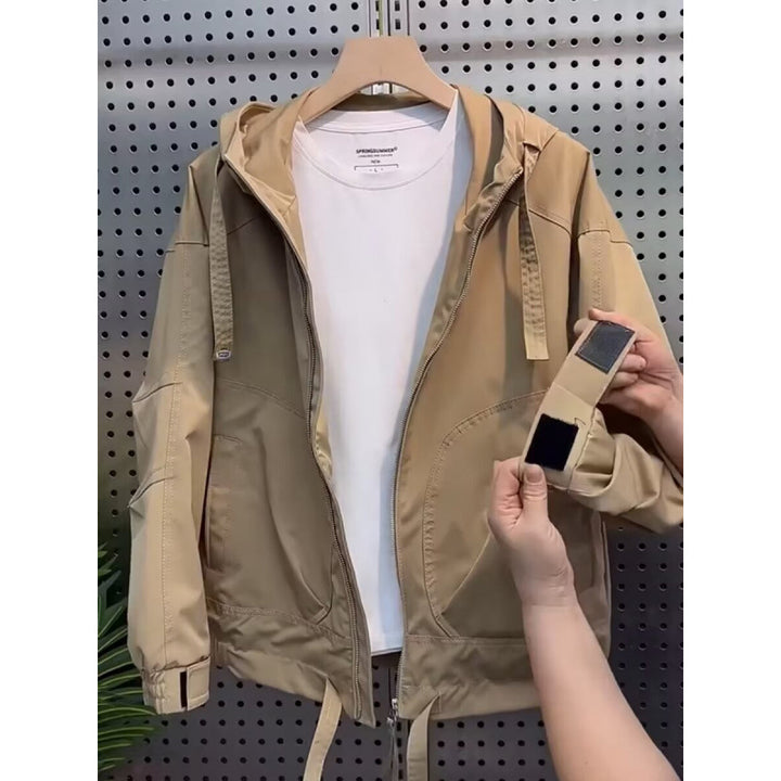 Herren Leichte Kapuzenjacke im Utility‑Stil mit Innenorganisation und Frontreißverschluss Drune