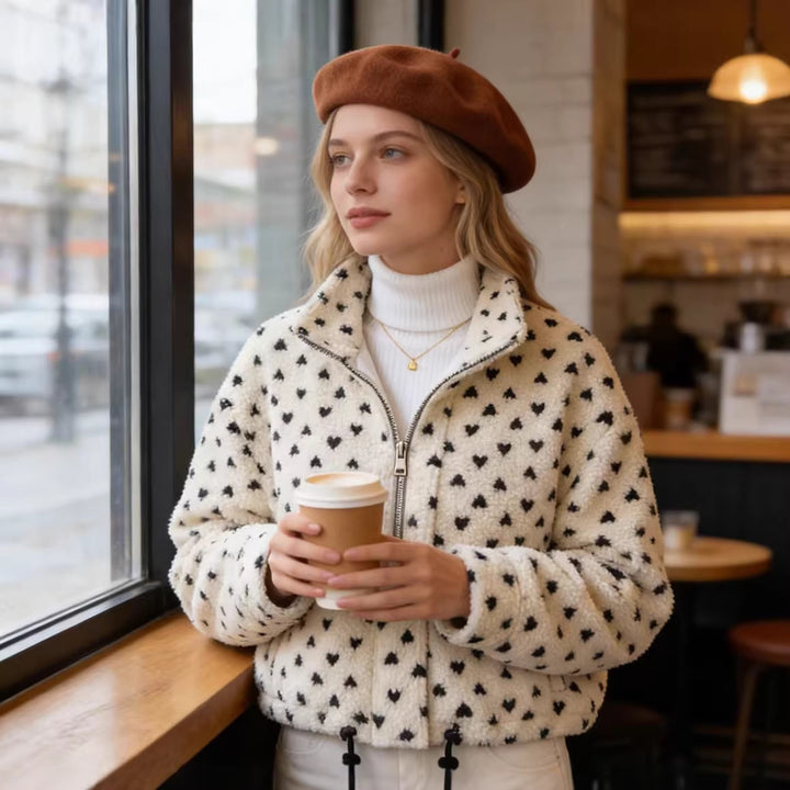 Damen Teddyjacke mit Herz-Allover, kurzer Boxy‑Schnitt, Stehkragen und Tunnelzug Drune
