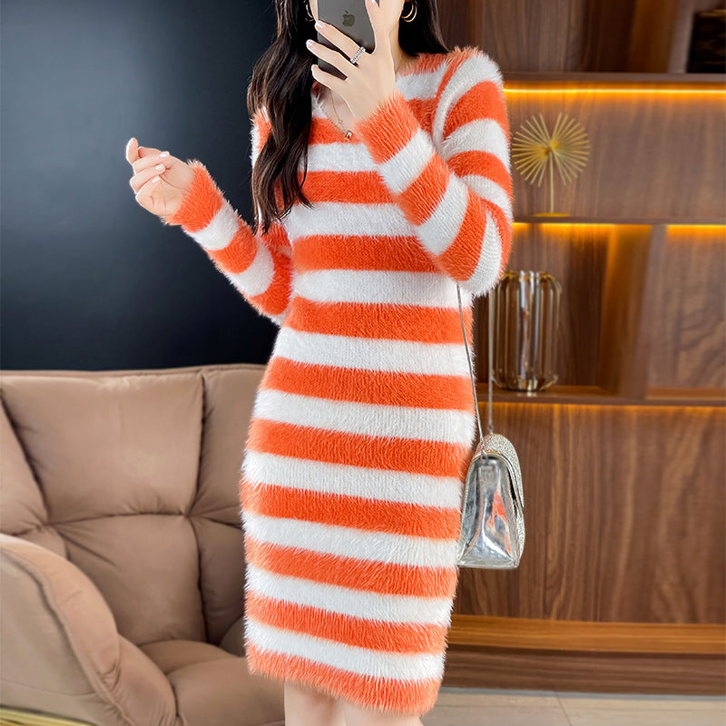 Damen Strickkleid mit modischem Streifenmuster und tiefem V-Ausschnitt Drune