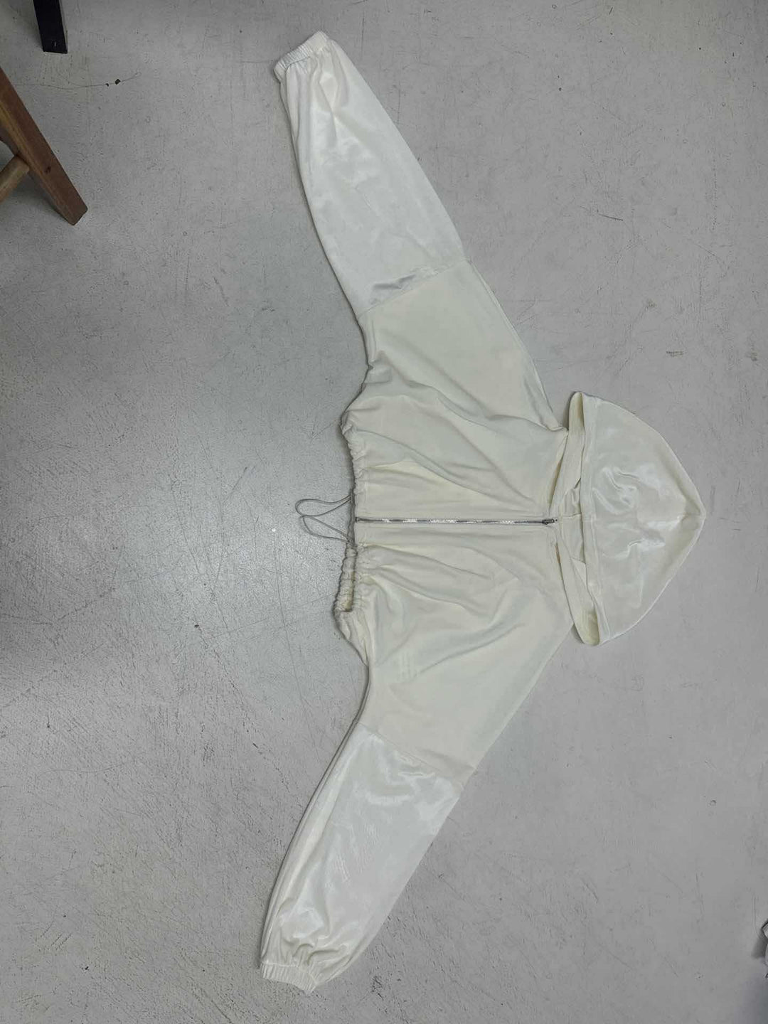 Damen nan kurze Kapuzenjacke mit Taillen-Tunnelzug, glänzender Satinoptik, Frontreißverschluss und elastischen Bündchen Drune