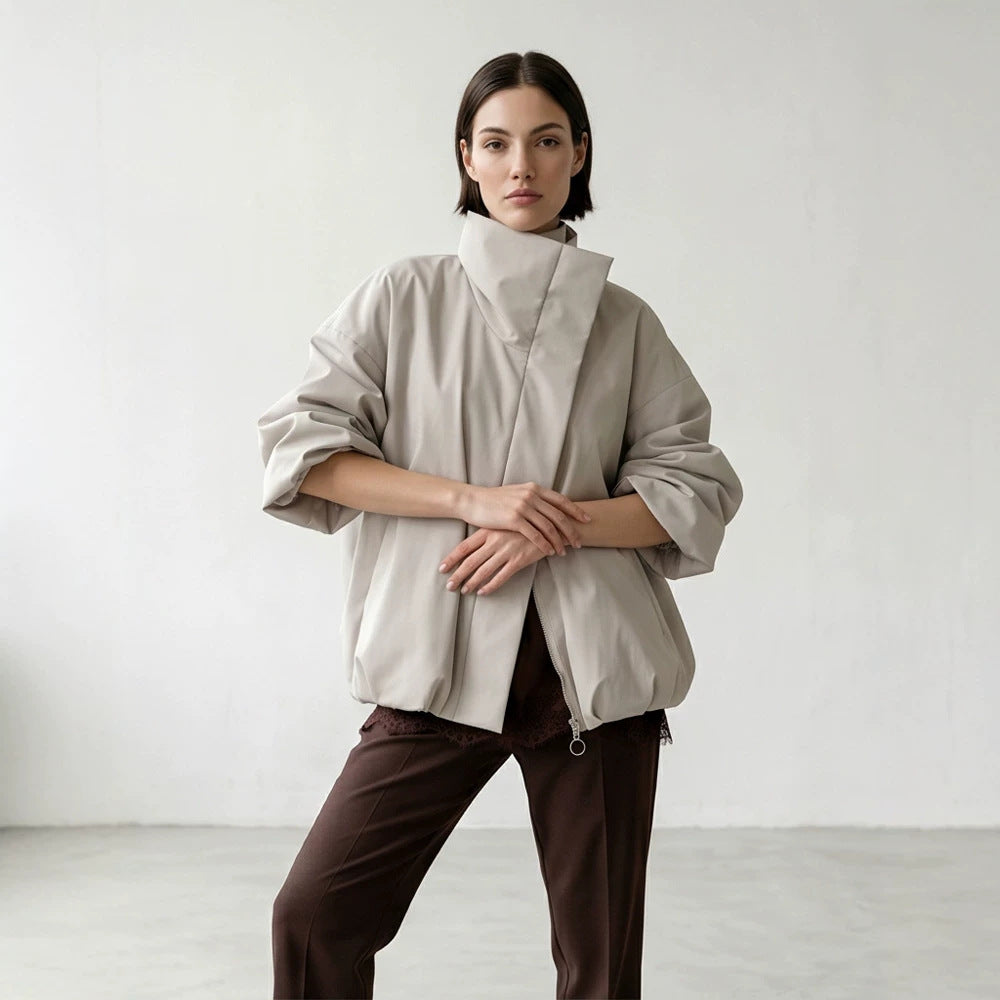 Damen Boxy-Kurzsteppjacke mit hohem asymmetrischem Stehkragen Drune