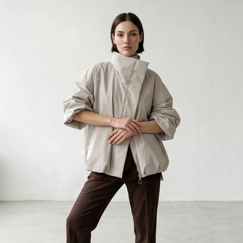 Damen Boxy-Kurzsteppjacke mit hohem asymmetrischem Stehkragen Drune