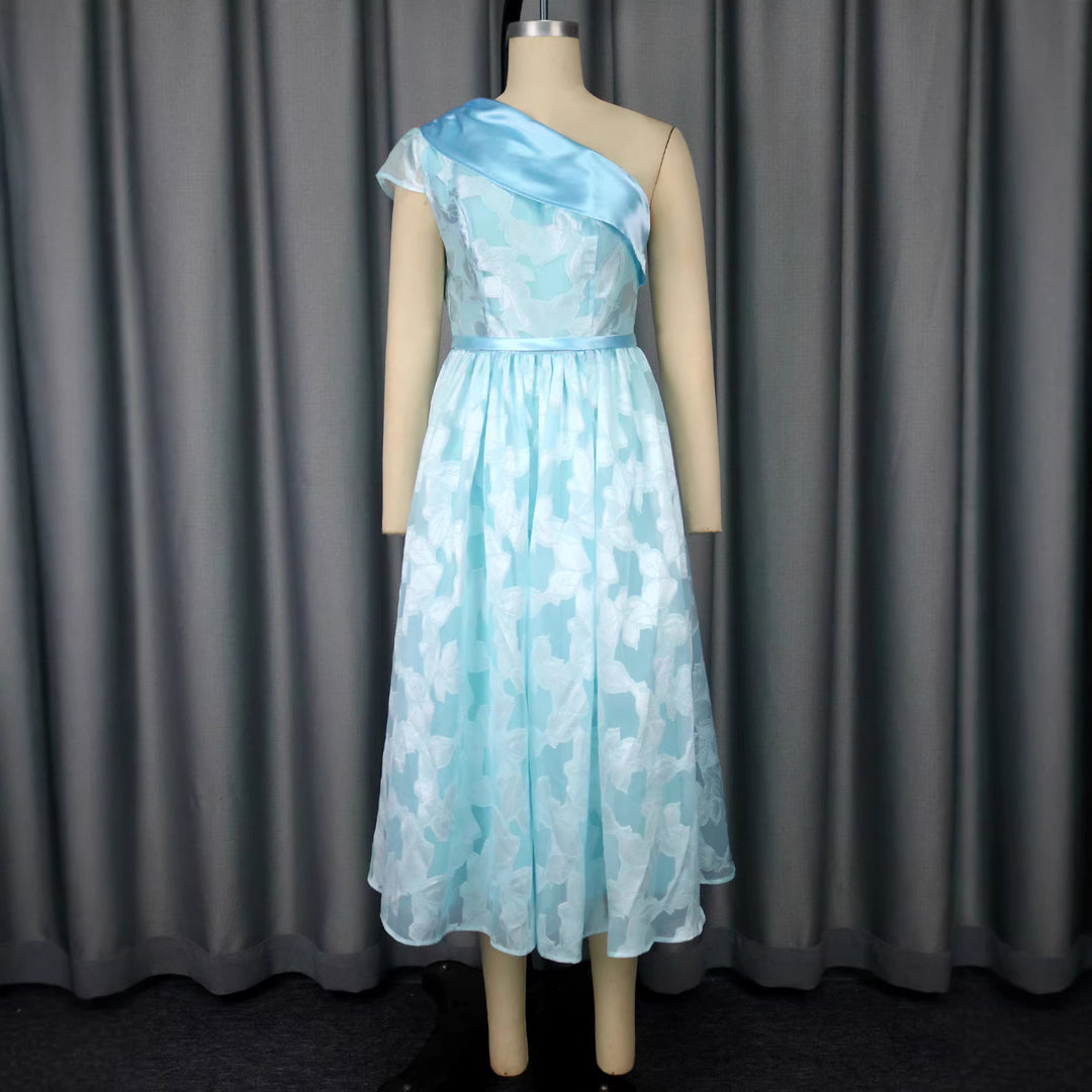 Damen Cocktailkleid mit asymmetrischem Design und floralen Akzenten Drune