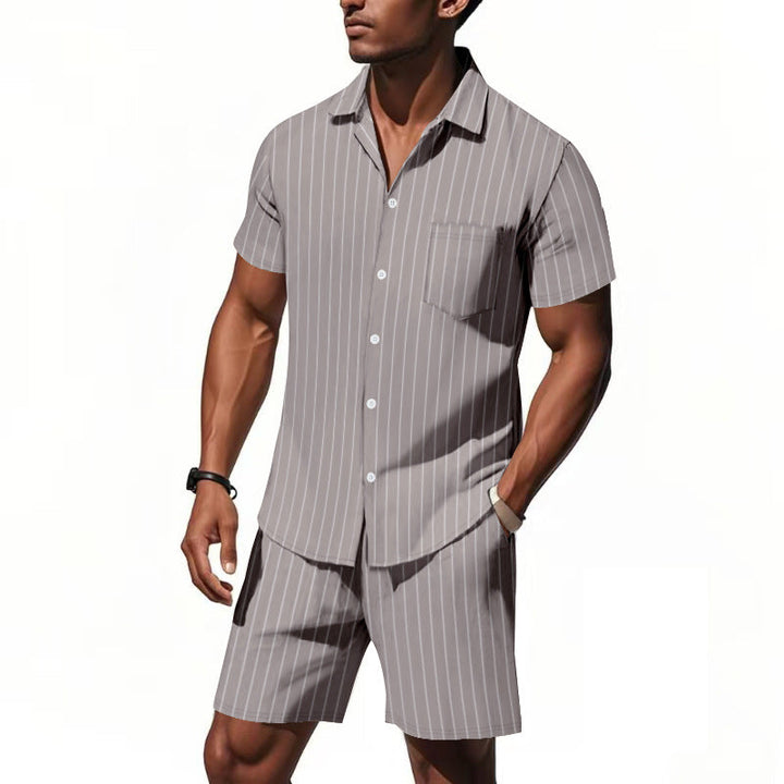 Herren Kurzarm-Pyjama-Set mit dezentem Streifenmuster und praktischer Brusttasche Drune