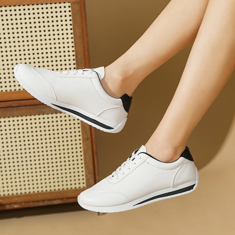 Damen Sneaker mit leichter Keilsohle und kontrastfarbenem Fersenpatch Drune
