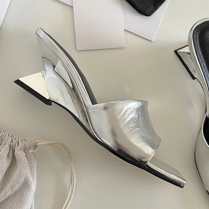 Damen Offene Mules mit elegantem Metallic-Obermaterial und komfortablem Blockabsatz Drune