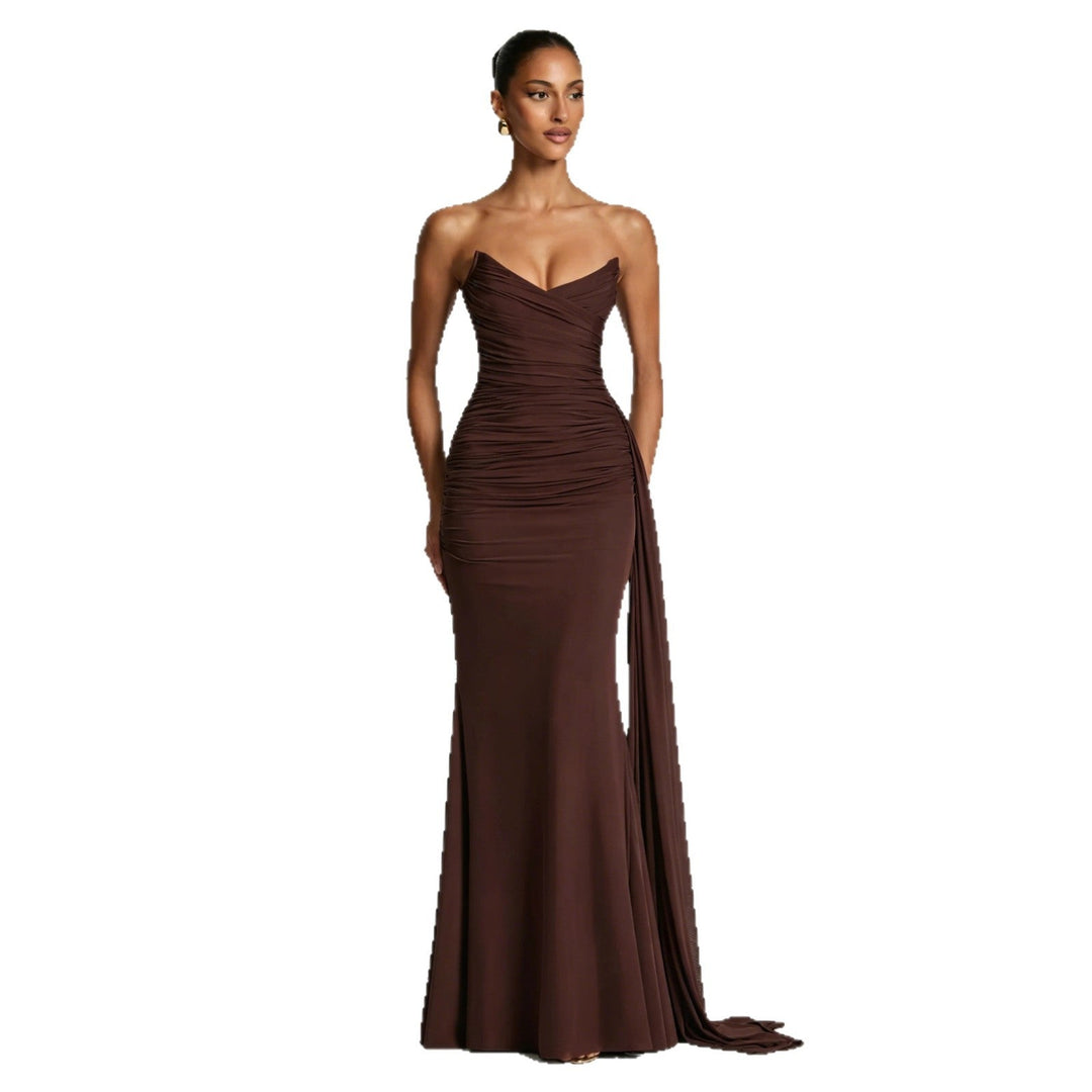 Damen Elegantes und figurbetontes Abendkleid mit asymmetrischen Drapierungen Drune