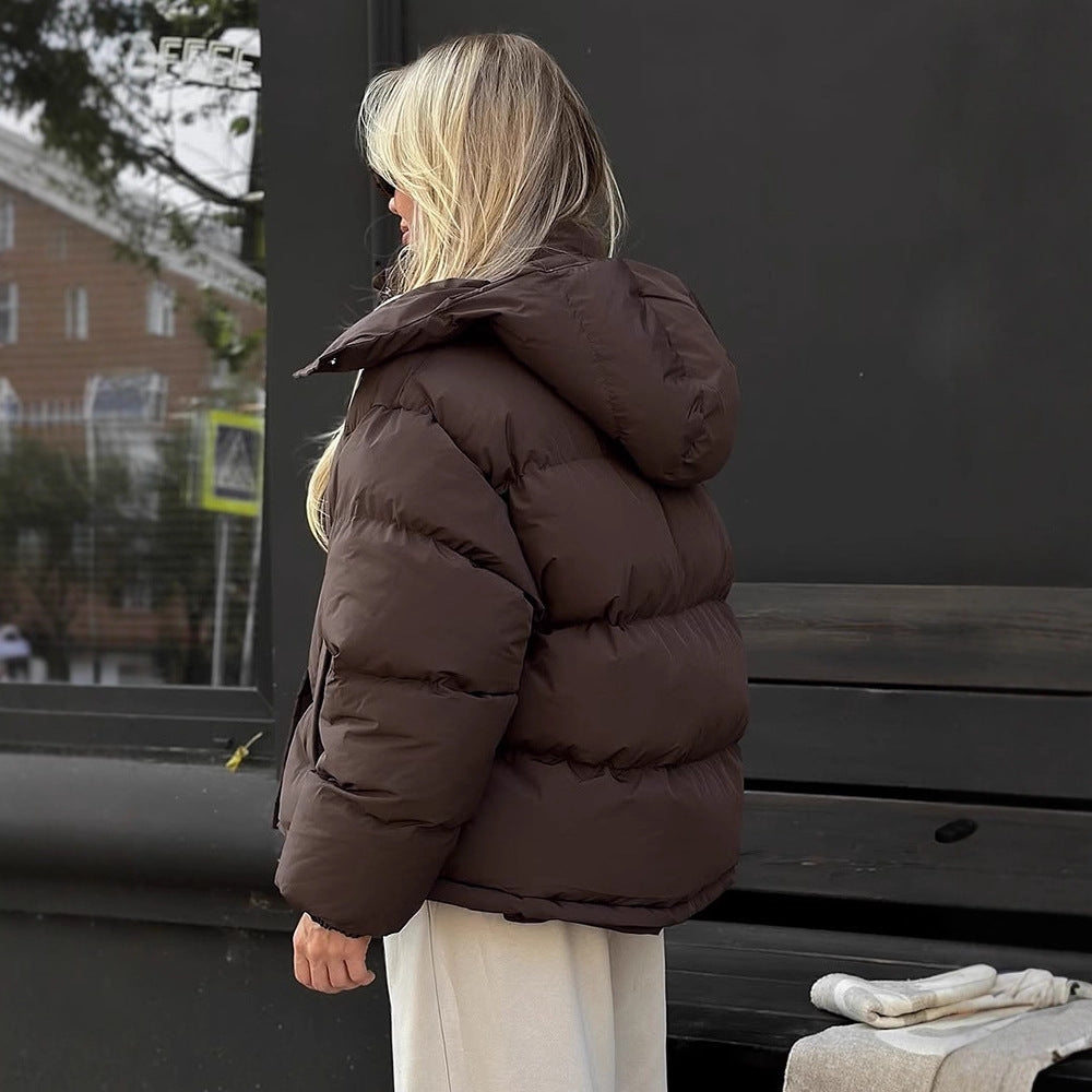 Damen Kurz geschnittene Oversize-Steppjacke mit hohem Stehkragen und verdeckter Druckknopfleiste Drune