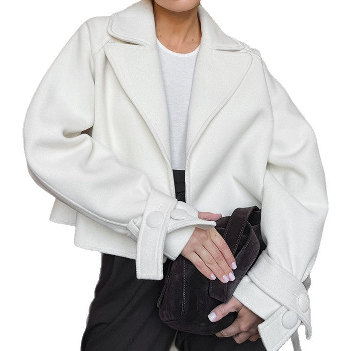 Damen Modische Cropped Jacke mit markanten Knopfdetails Drune