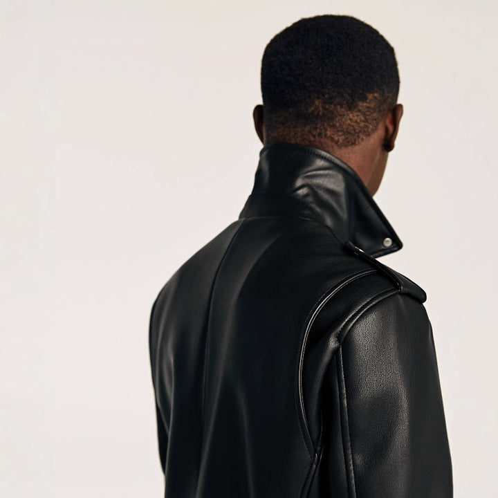Herren Bikerjacke im Rider‑Stil aus veganer Lederoptik mit asymmetrischem Reißverschluss und Taillengürtel Drune