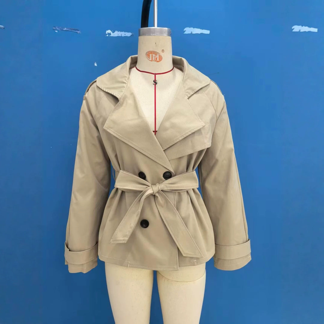 Damen Kurzer Trench‑Blouson mit Reverskapuze, Taillengürtel und doppelter Knopfleiste Drune
