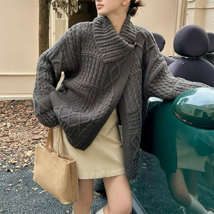 Damen Strickjacke mit kunstvollem Zopfmuster und weichem Material Drune