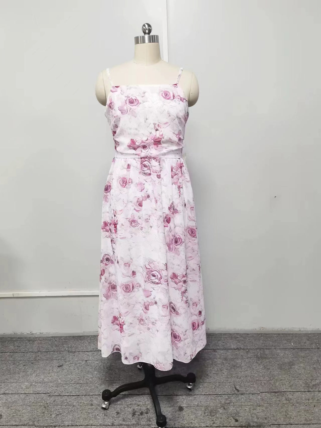 Damen Midi-Kleid mit elegantem Chiffon und floralen Applikationen Drune