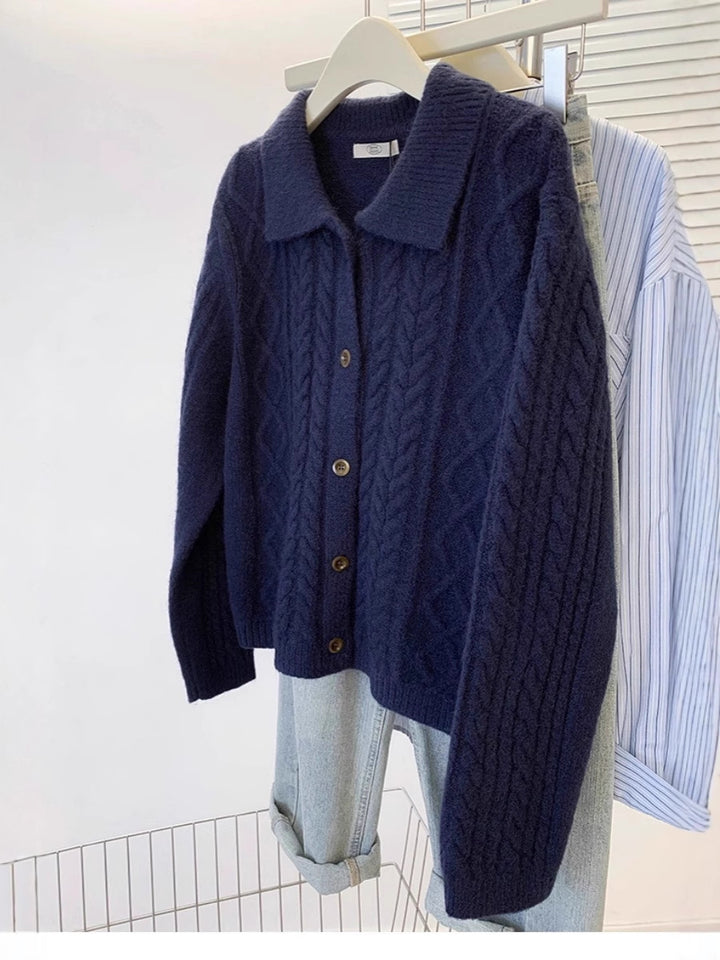 Damen Strickjacke mit Zopfmuster, Umlegekragen und Knopfleiste Drune