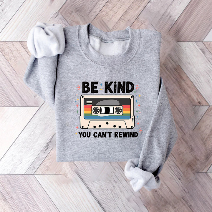 Damen Sweatshirt mit Vintage-Kassettenmotiv und inspirierendem Schriftzug Drune