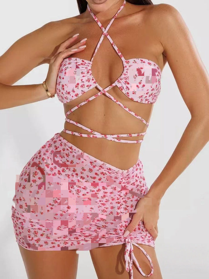 Damen Bandeau-Bikini mit verstellbaren Schnürdetails und passendem Wickelrock Drune