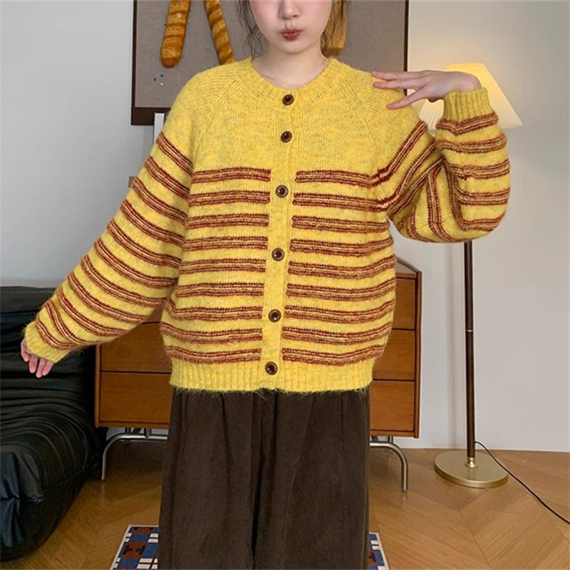 Damen Grobstrickjacke mit modernen Streifen und Knopfdetails Drune