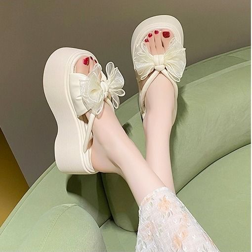 Damen Plateau‑Pantolette mit hoher Wedgesohle und organza‑Blütenapplikation Drune