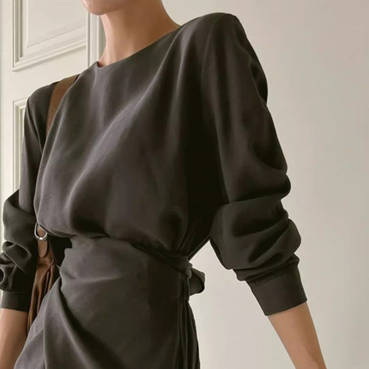 Damen Modernes Longkleid mit überlappender Taillenpasse, verdeckten Eingrifftaschen und kastiger Silhouette Drune
