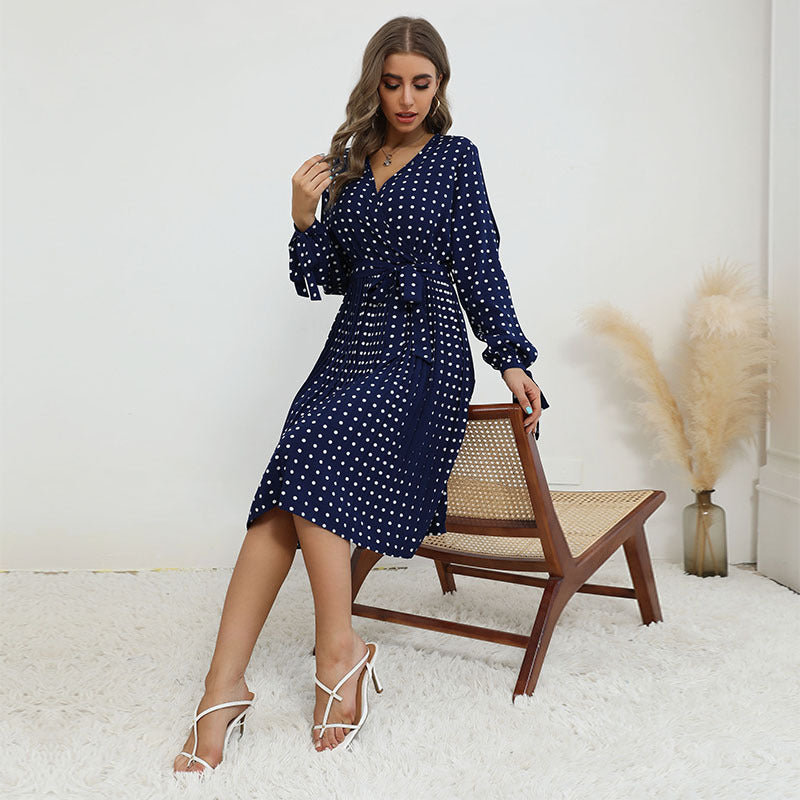 Damen Polka-Dot Wickelkleid mit V‑Ausschnitt, Bindegürtel und plissiertem Midirock Drune