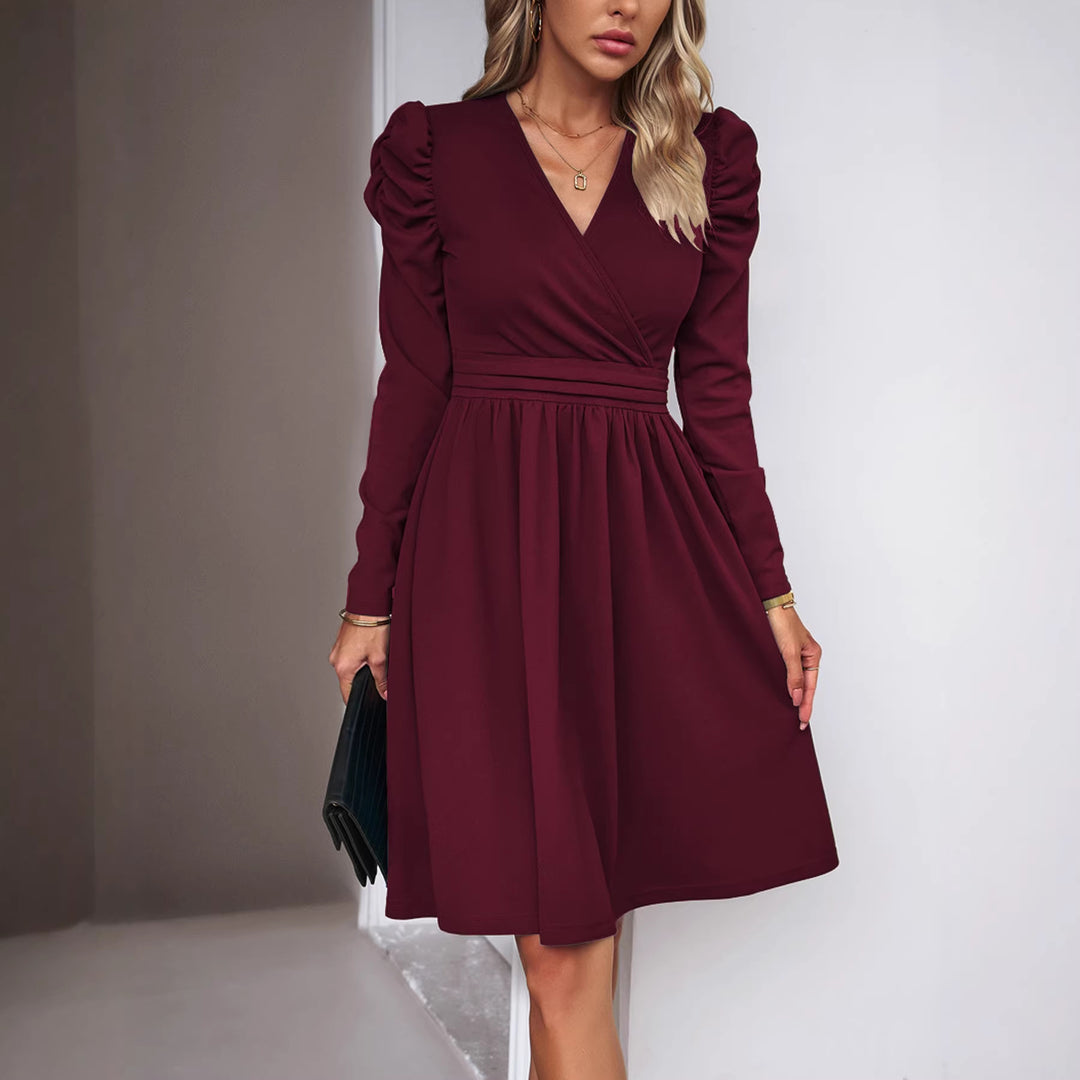 Damen Wickelkleid mit V-Ausschnitt, gerafften Puffärmeln und tailliertem Faltenrock Drune