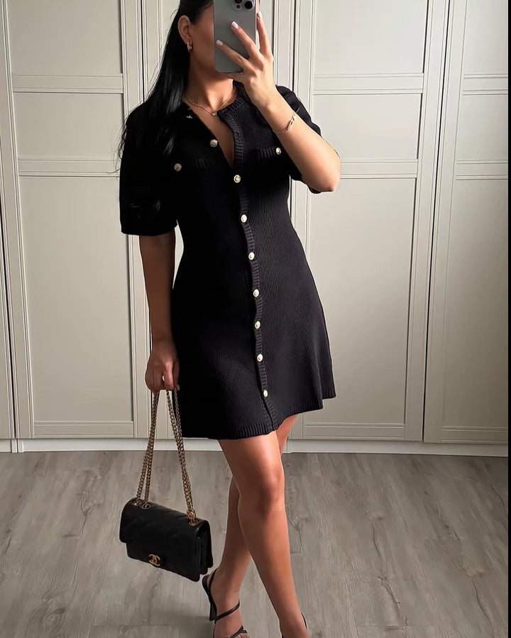 Damen Strickkleid mit kurzen Ärmeln und Knopfleiste Drune