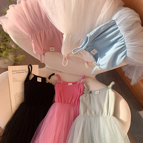 Mädchen Elegantly Gestaltetes Tüll-Party-Kleid mit Dekorativen Schmetterlings-Trägern Drune