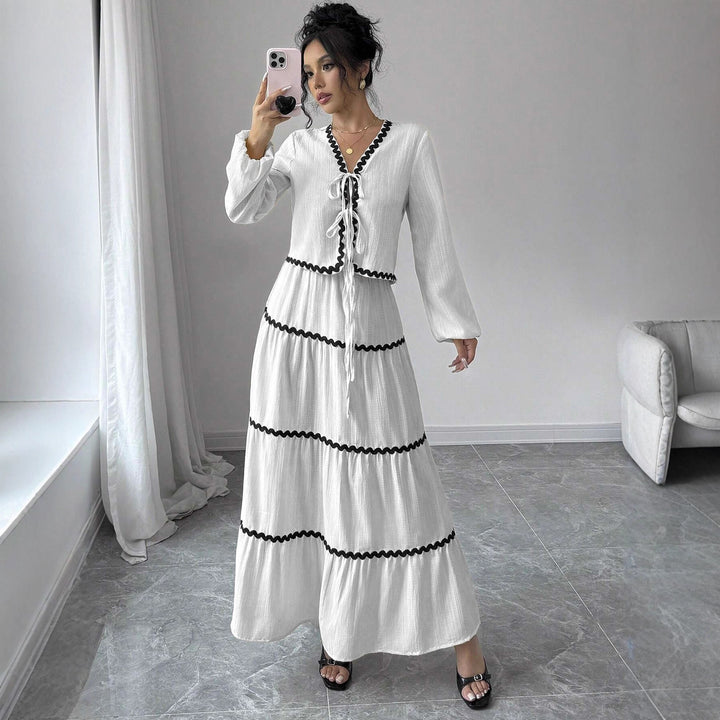 Damen Maxi-Kleid mit verspieltem Schnürungsausschnitt und elegantem Rüschenboden Drune