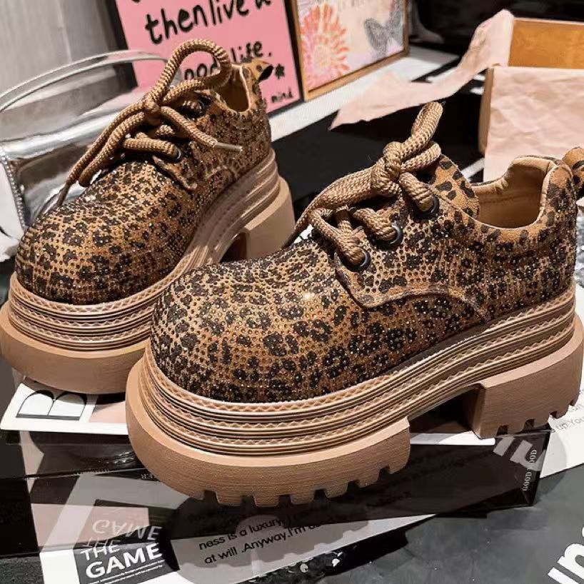 Damen Sneaker mit glitzerndem Leoparden-Design und robuster Sohle Drune