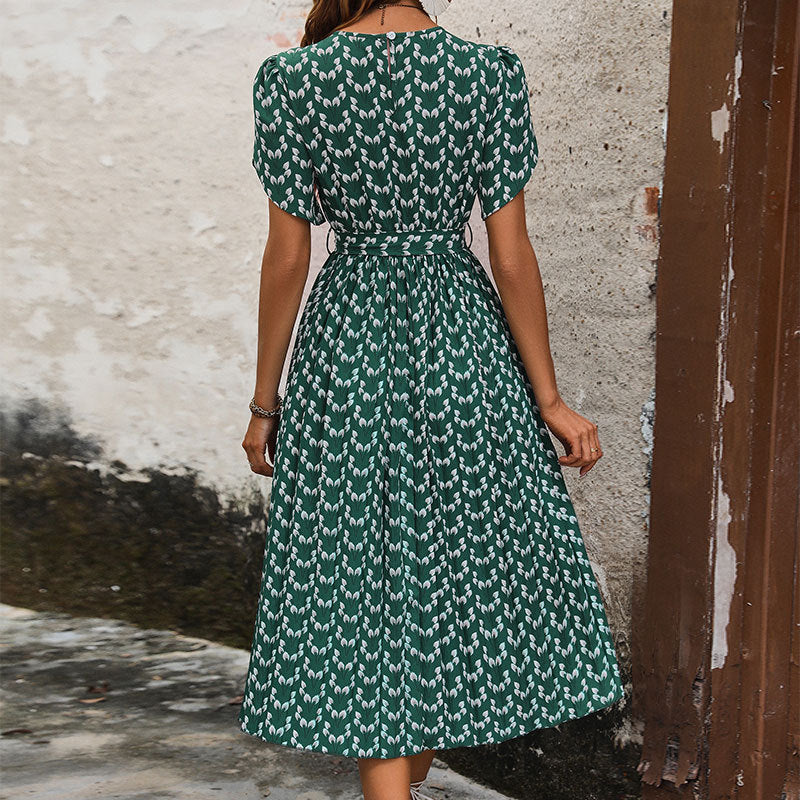 Damen Maxikleid mit eleganter Taillierung und verspieltem Muster Drune