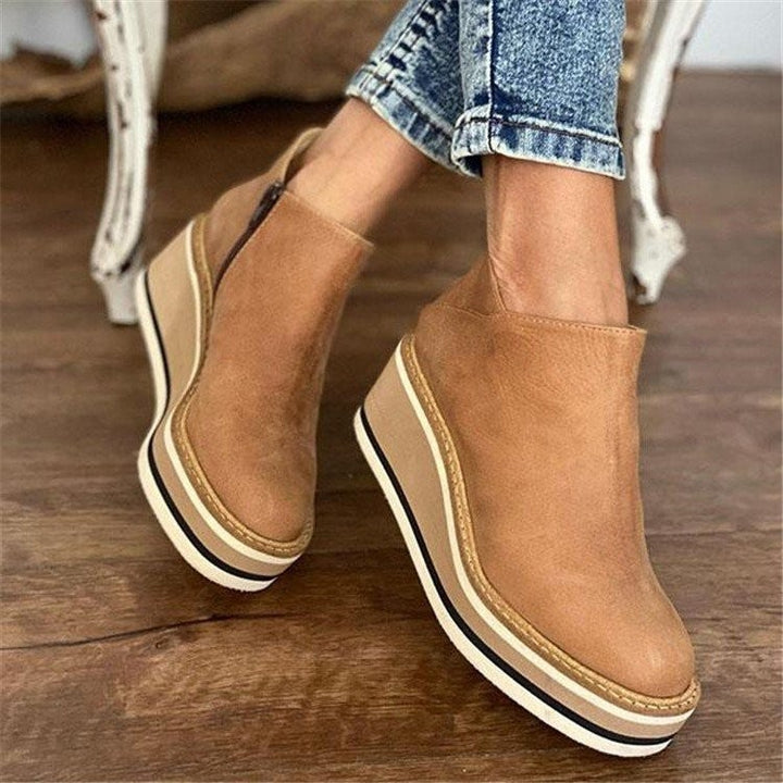 Damen Keilabsatz-Stiefelette aus strukturiertem Leder mit elastischem Einsatz und rutschfester Plattformsohle Drune