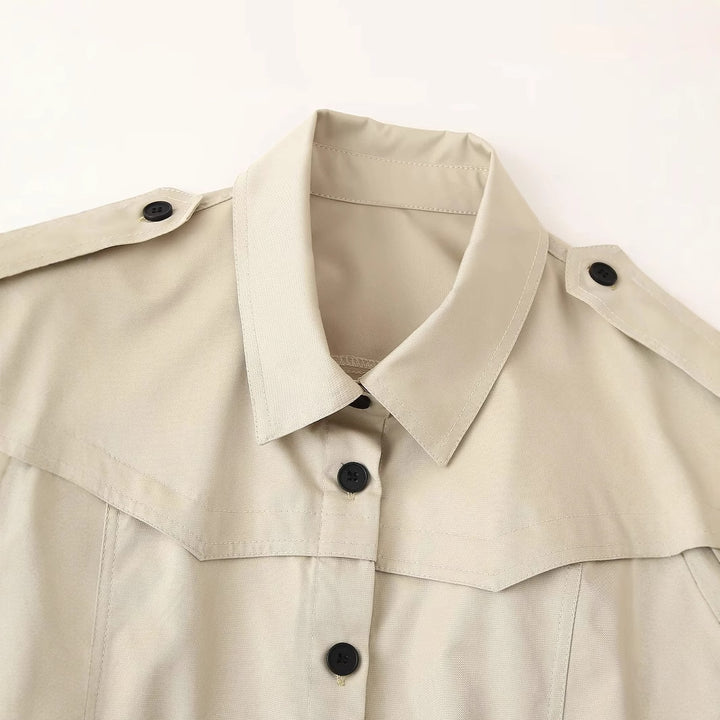 Damen nan langer taillierter Trenchcoat mit Taillengürtel Schulterklappen und durchgehender Knopfleiste Drune