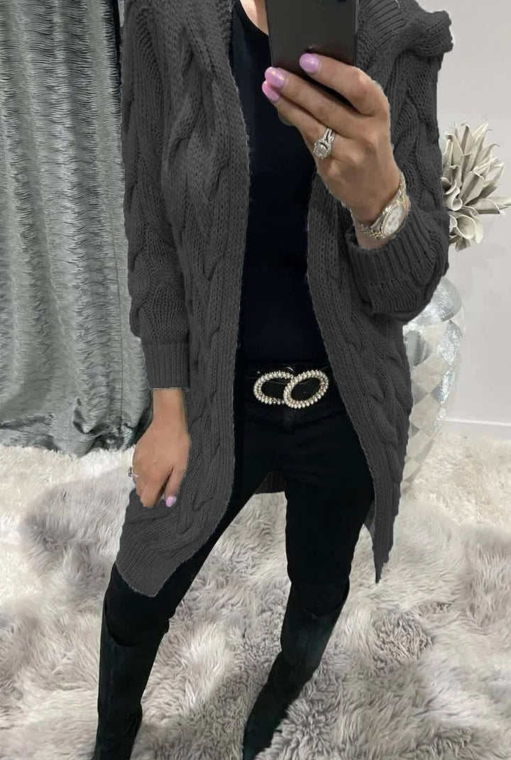 Damen Strickjacke mit tiefen Taschen und kunstvollem Zopfdesign Drune