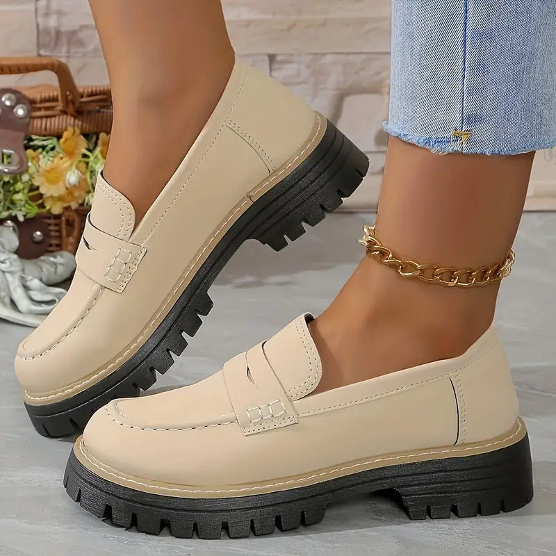 Damen robuster Plateau-Halbschuh im Loafer-Stil mit profilierter Gummisohle und dekorativem Steg Drune