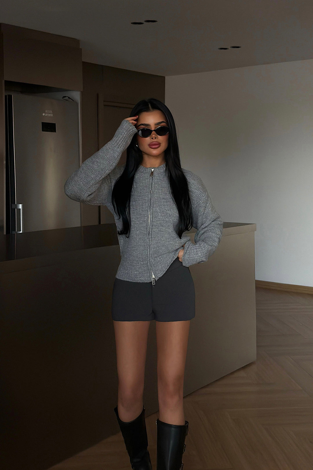 Damen Schicke Strickjacke mit Reißverschluss und breiten Bündchen