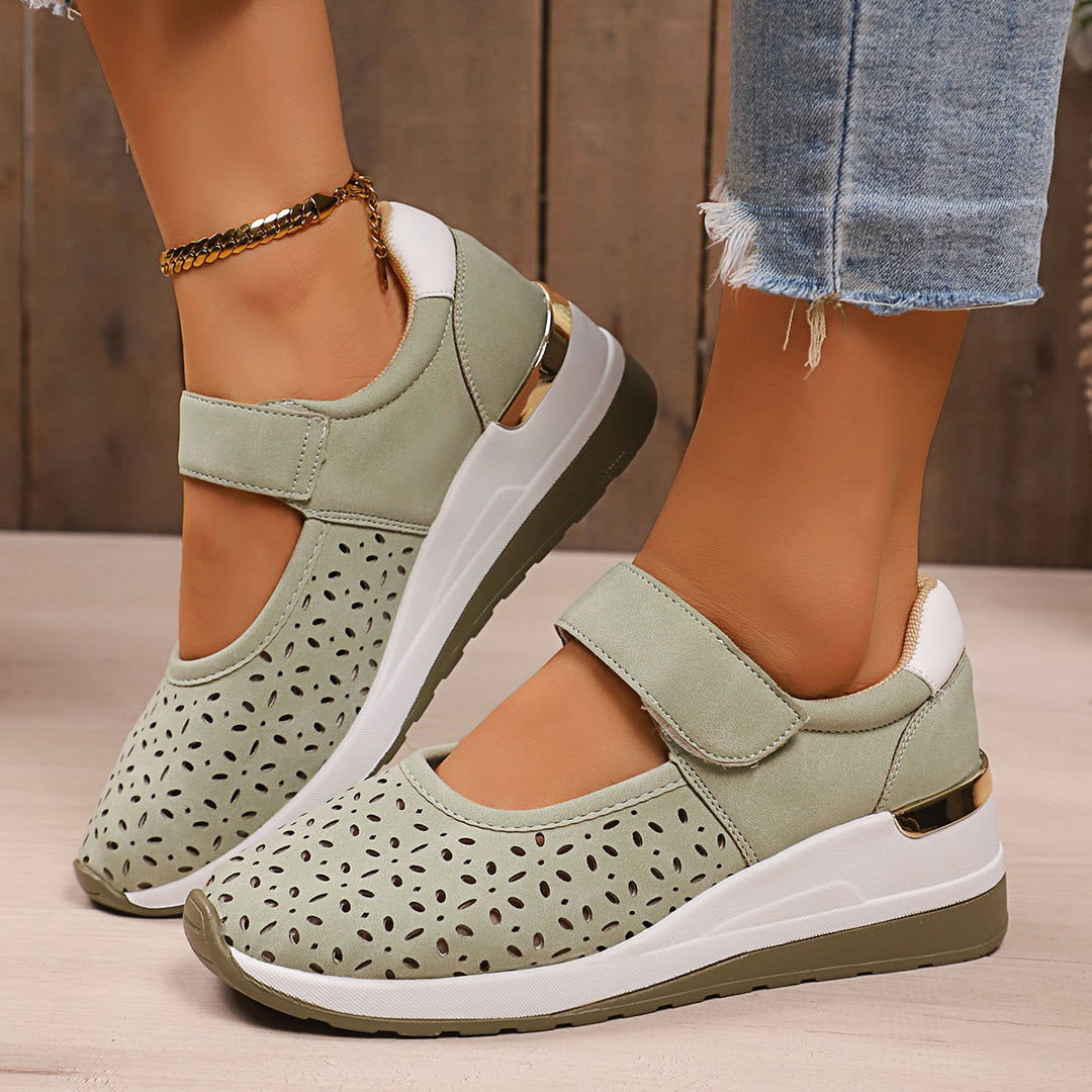 Damen  sportlich-elegante Mary-Jane Keilslipper mit Klettverschluss und perforiertem Obermaterial Drune