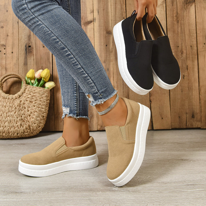 Damen Slip-On Freizeit-Sneaker mit breiter Leichtlauf-Plateausohle weichem Microvelours-Obermaterial und elastischen Seiteneinsätzen Drune