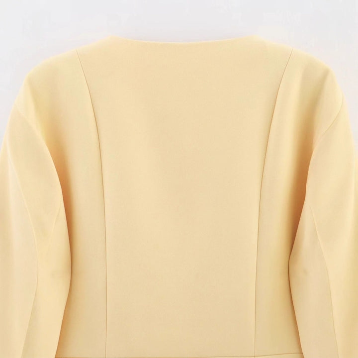 Damen nan taillierte Rundhals-Blazerjacke mit verdeckter Knopfleiste, Pattentaschen und figurformenden Teilungsnähten Drune