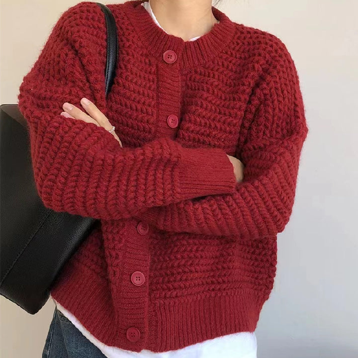 Damen Kuschelige Strickjacke mit kunstvollem Zopfmuster und großen Knöpfen Drune