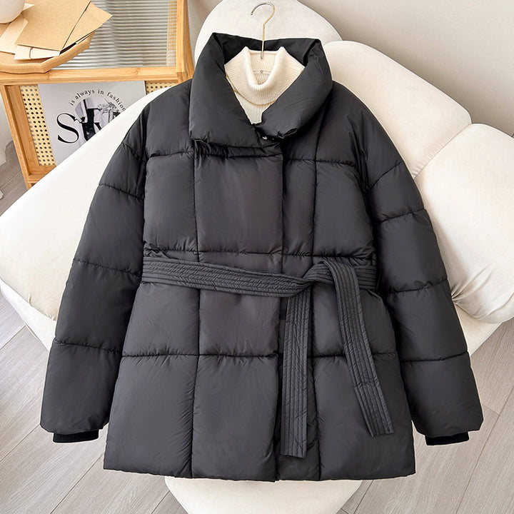 Damen Kurz‑Pufferjacke mit Taillengürtel, breitem Stehkragen und Kassettensteppung Drune