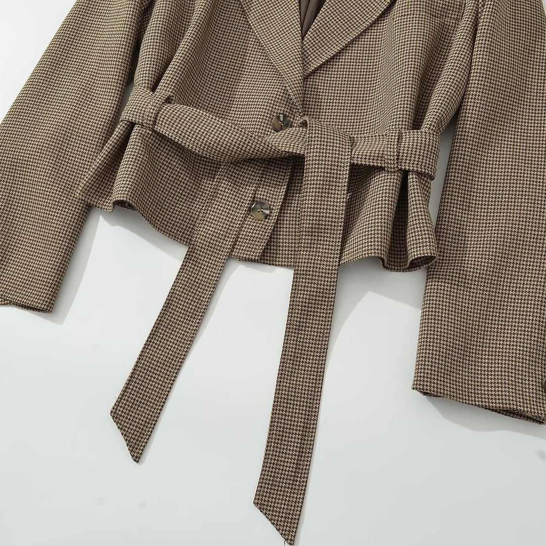Damen Kurzblazer mit taillierendem Bindegürtel und Hahnentrittmuster Drune