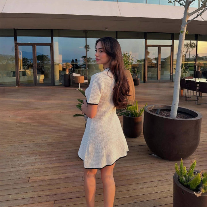 Damen modisches Shirtkleid aus strukturiertem Material mit kontrastierenden Details Drune