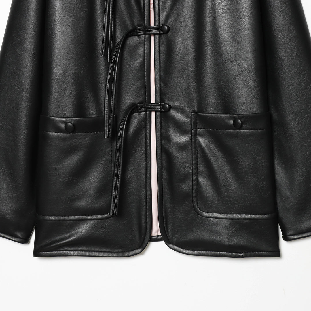 Damen nan oversized Kunstleder-Capejacke mit chinesischen Knotenverschlüssen und aufgesetzten Taschen Drune