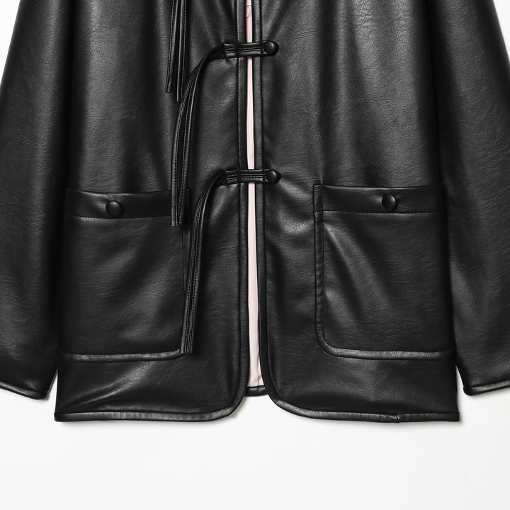 Damen nan oversized Kunstleder-Capejacke mit chinesischen Knotenverschlüssen und aufgesetzten Taschen Drune
