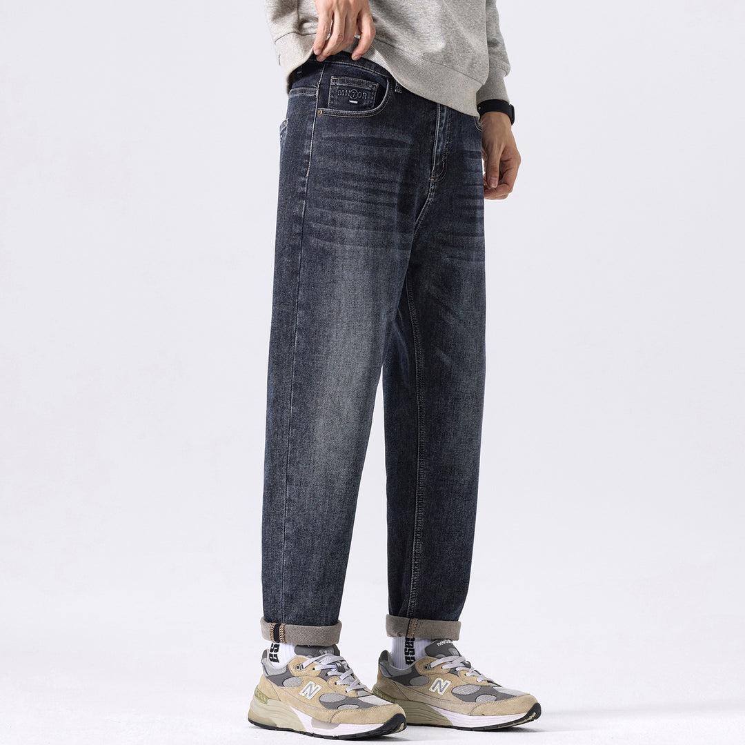 Herren konisch geschnittene Denimhose mit mittlerer Leibhöhe, relaxed Fit und dezenter Used-Optik Drune