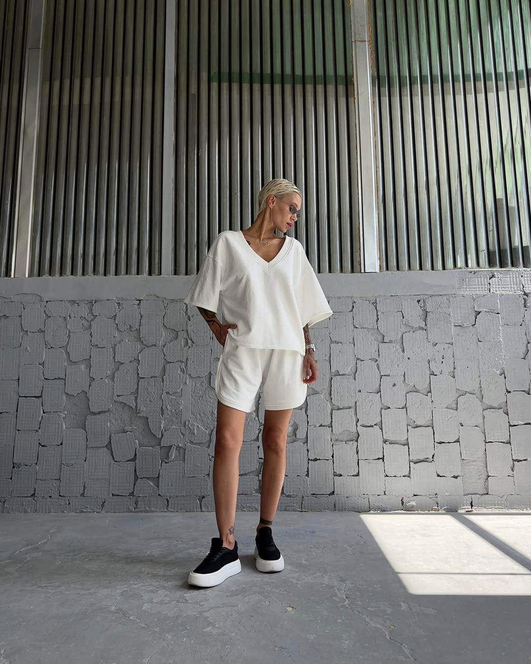 Damen lässiges Sport-Set mit oversized Oberteil und bequemen Shorts