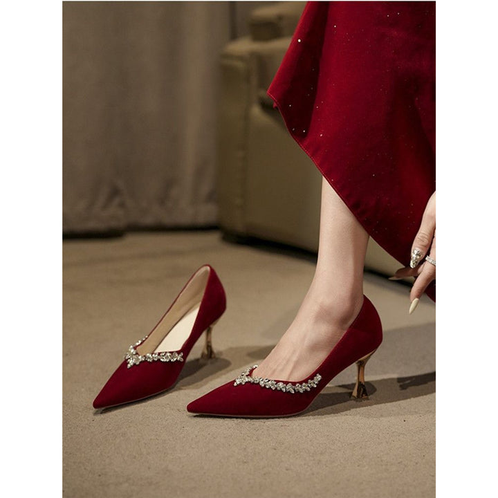 Damen Samt-Pumps mit spitzer Zehenpartie, funkelnder Kristallbordüre und sculpted Absatz Drune