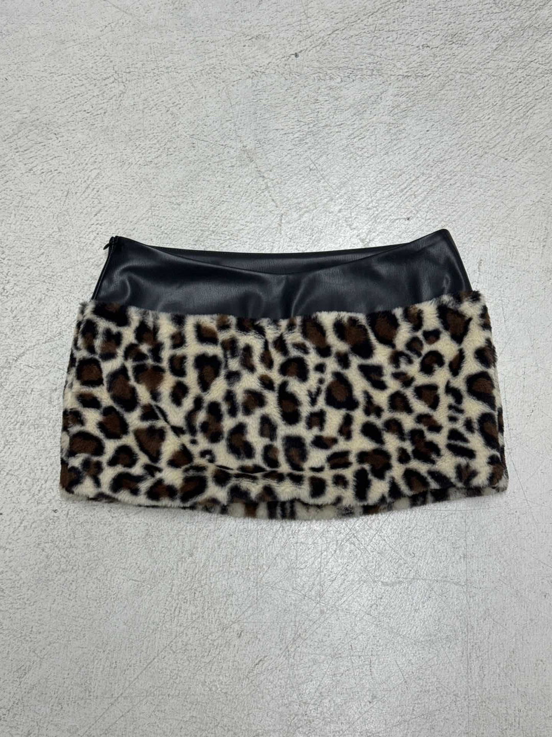 Damen Oberteil und Rockset mit Leopardenmuster und Kunstlederdetails Drune